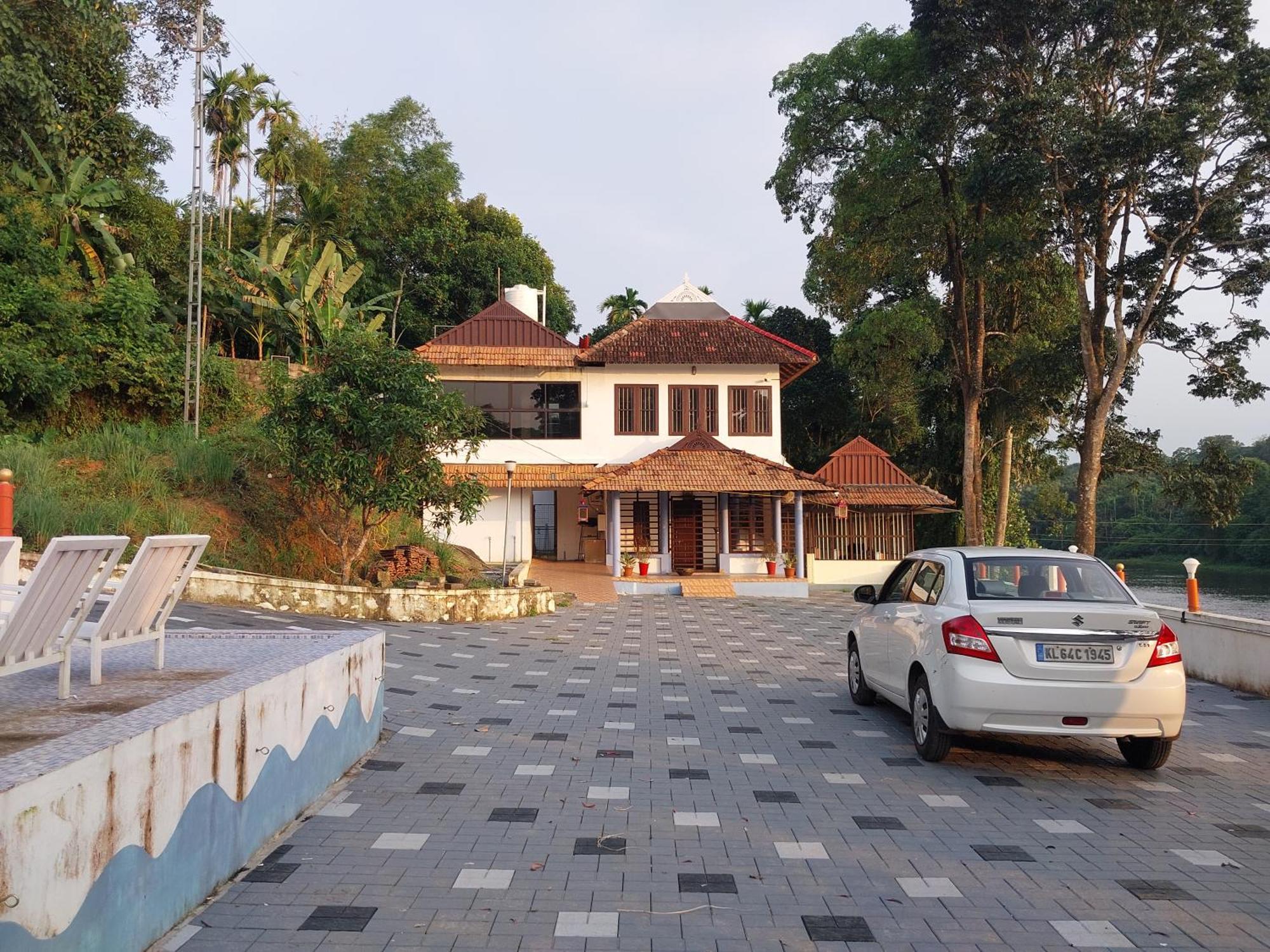 Stayberries River Rock Villa Athirapilly Kizhake Chālakudi Eksteriør billede